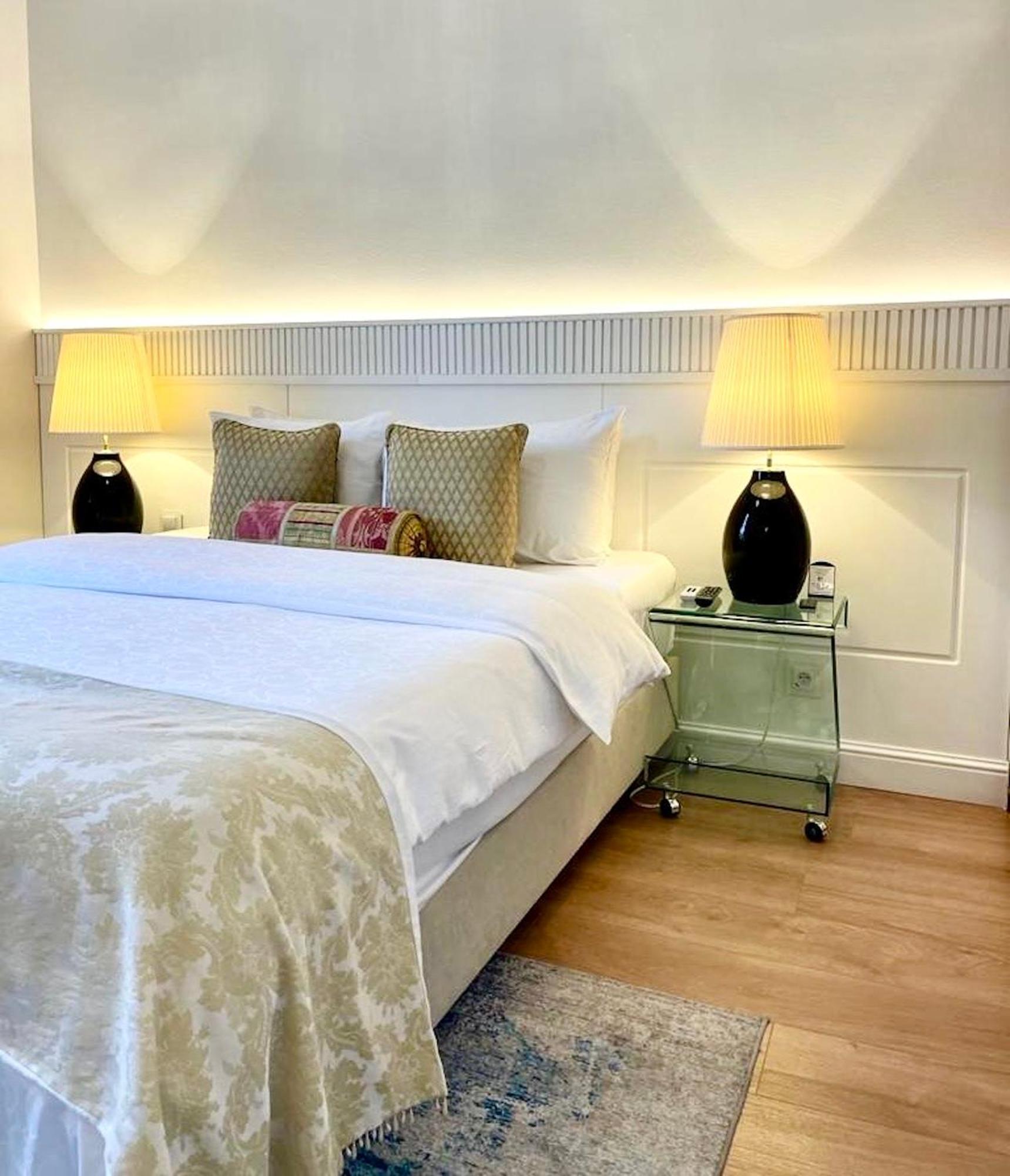 Mondrian Luxury Suites & Apartments Old Town Warsaw Bilik gambar