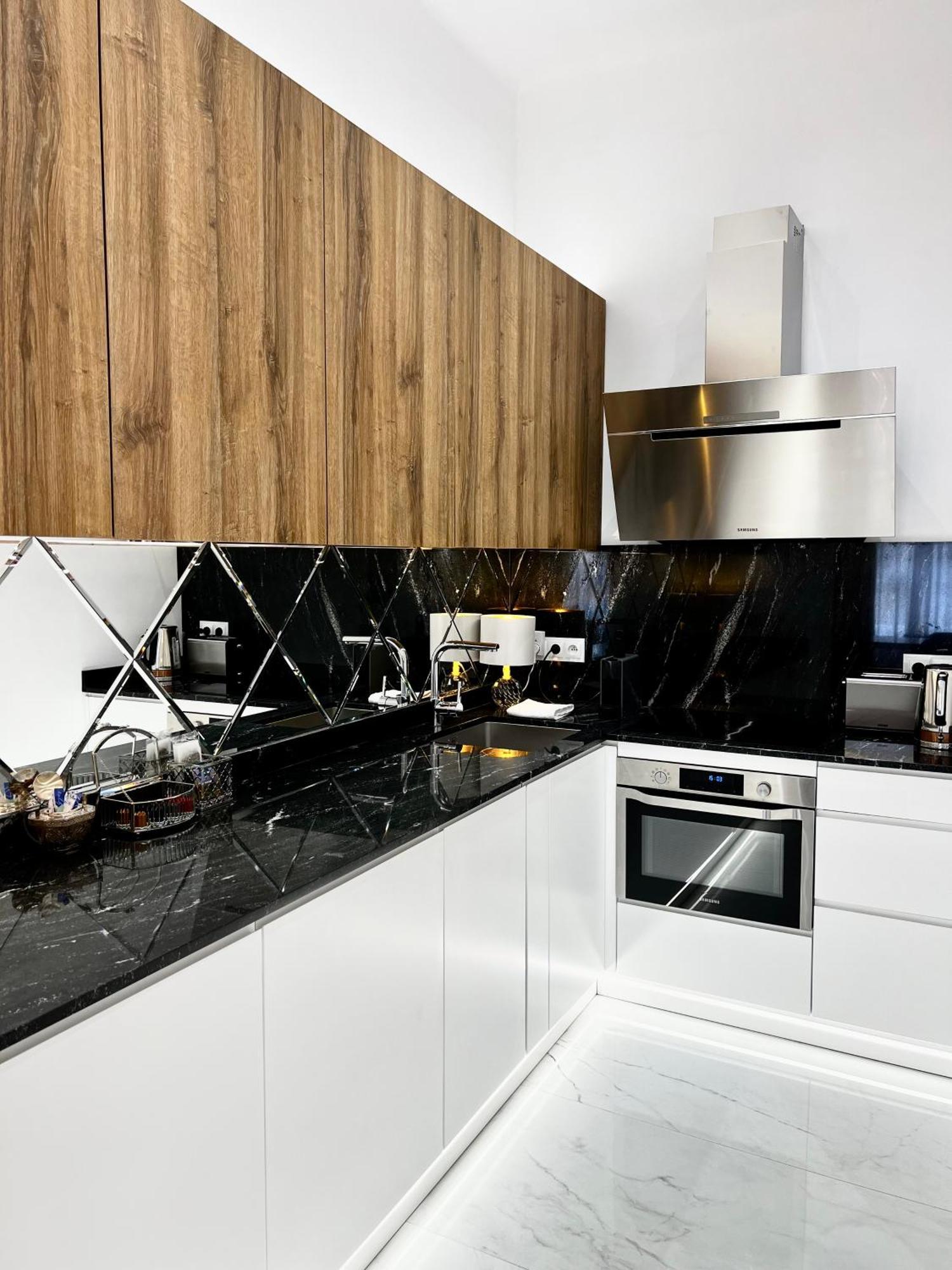 Mondrian Luxury Suites & Apartments Old Town Warsaw Bilik gambar