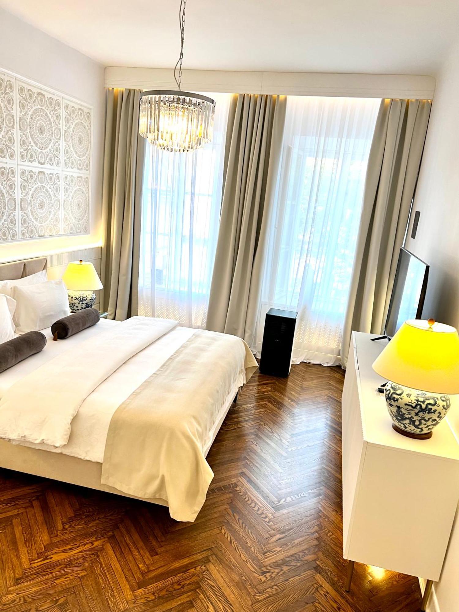 Mondrian Luxury Suites & Apartments Old Town Warsaw Bilik gambar