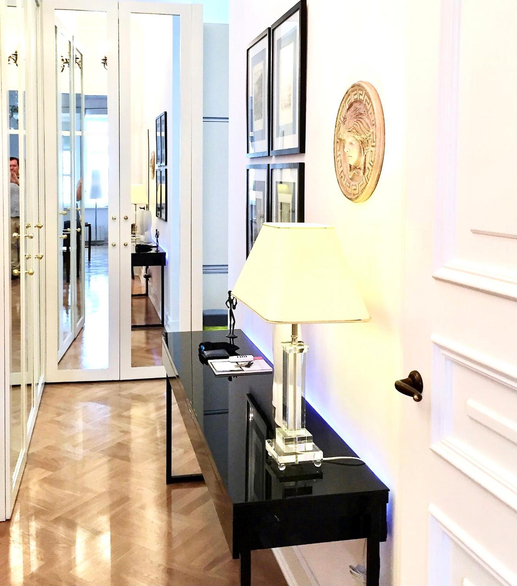 Mondrian Luxury Suites & Apartments Old Town Warsaw Bilik gambar