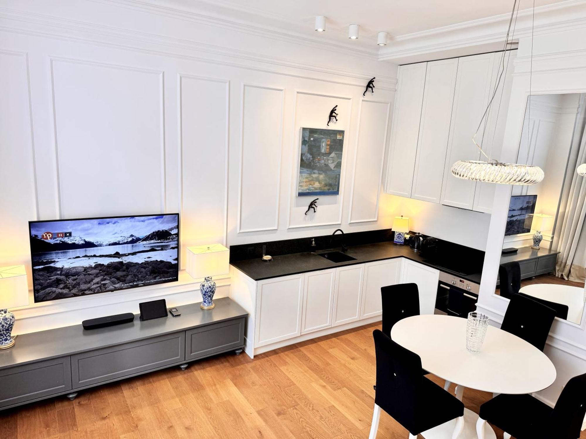 Mondrian Luxury Suites & Apartments Old Town Warsaw Bilik gambar